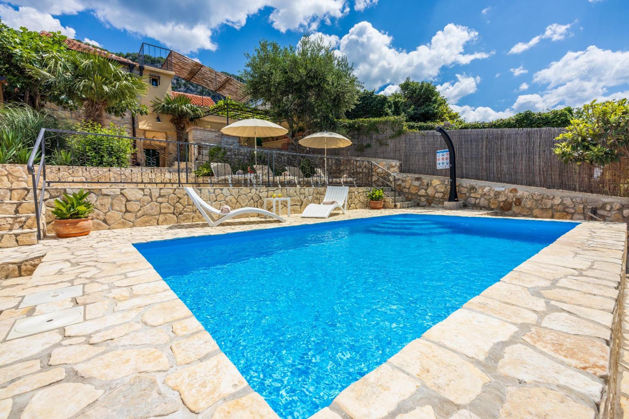 Villa Cocoon - Vacation Home With Heated Pool & Garden Bribir  Bagian luar foto