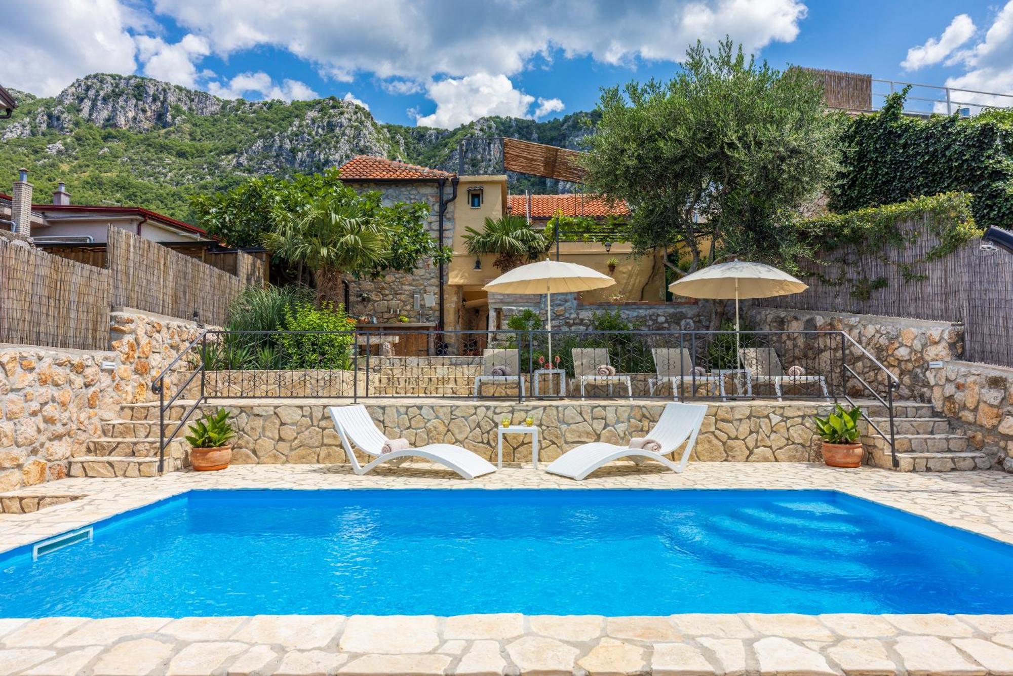 Villa Cocoon - Vacation Home With Heated Pool & Garden Bribir  Bagian luar foto