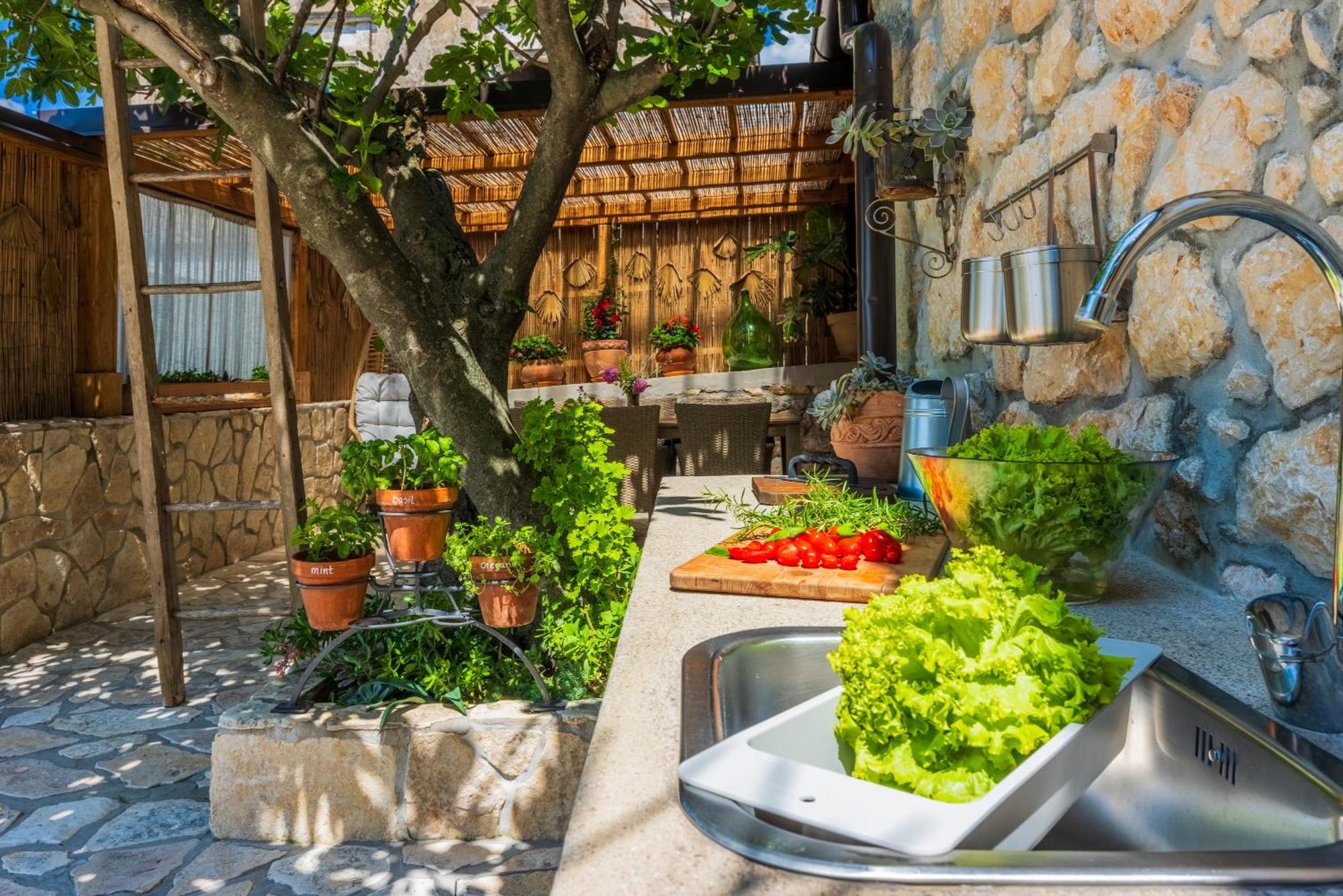 Villa Cocoon - Vacation Home With Heated Pool & Garden Bribir  Bagian luar foto