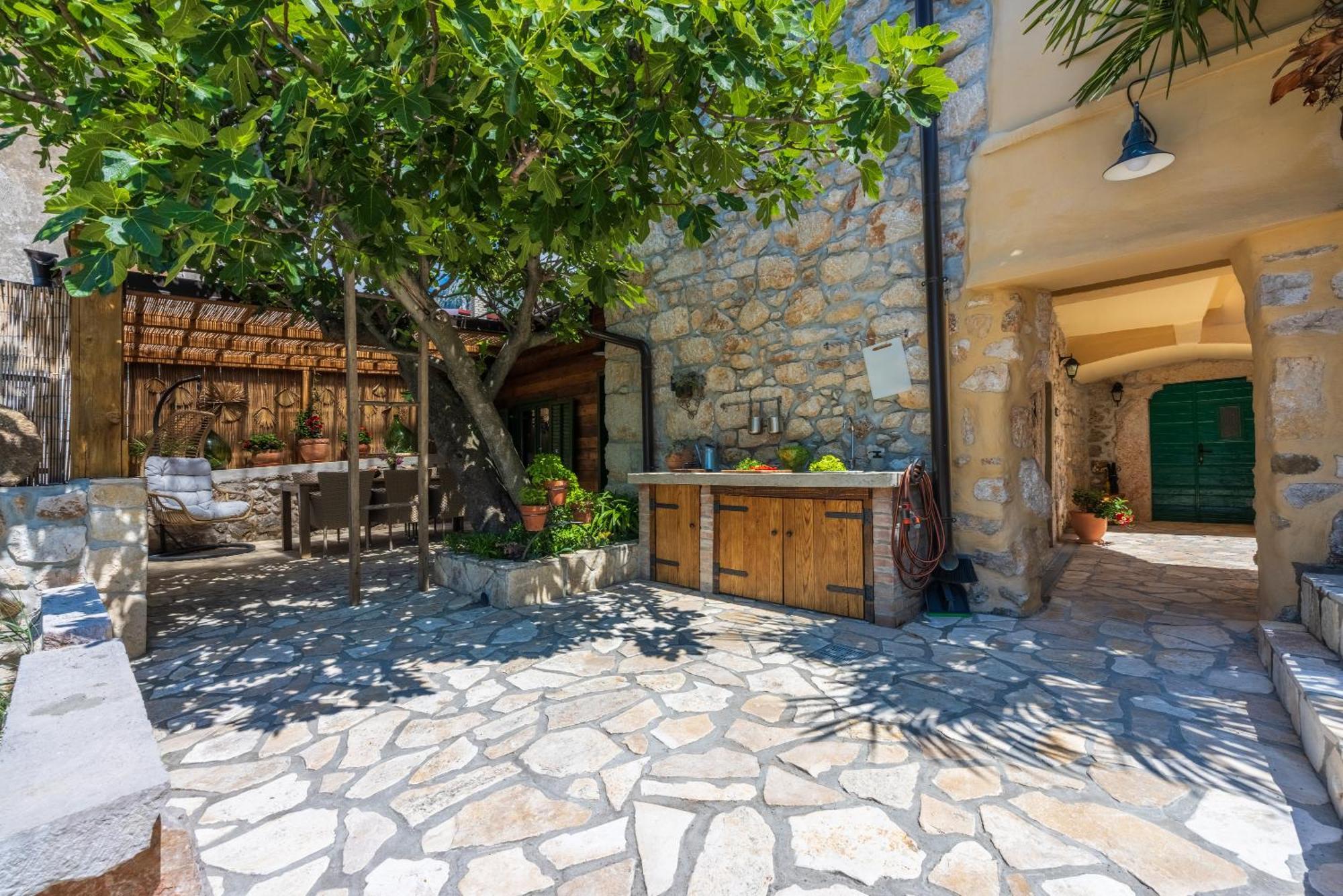 Villa Cocoon - Vacation Home With Heated Pool & Garden Bribir  Bagian luar foto