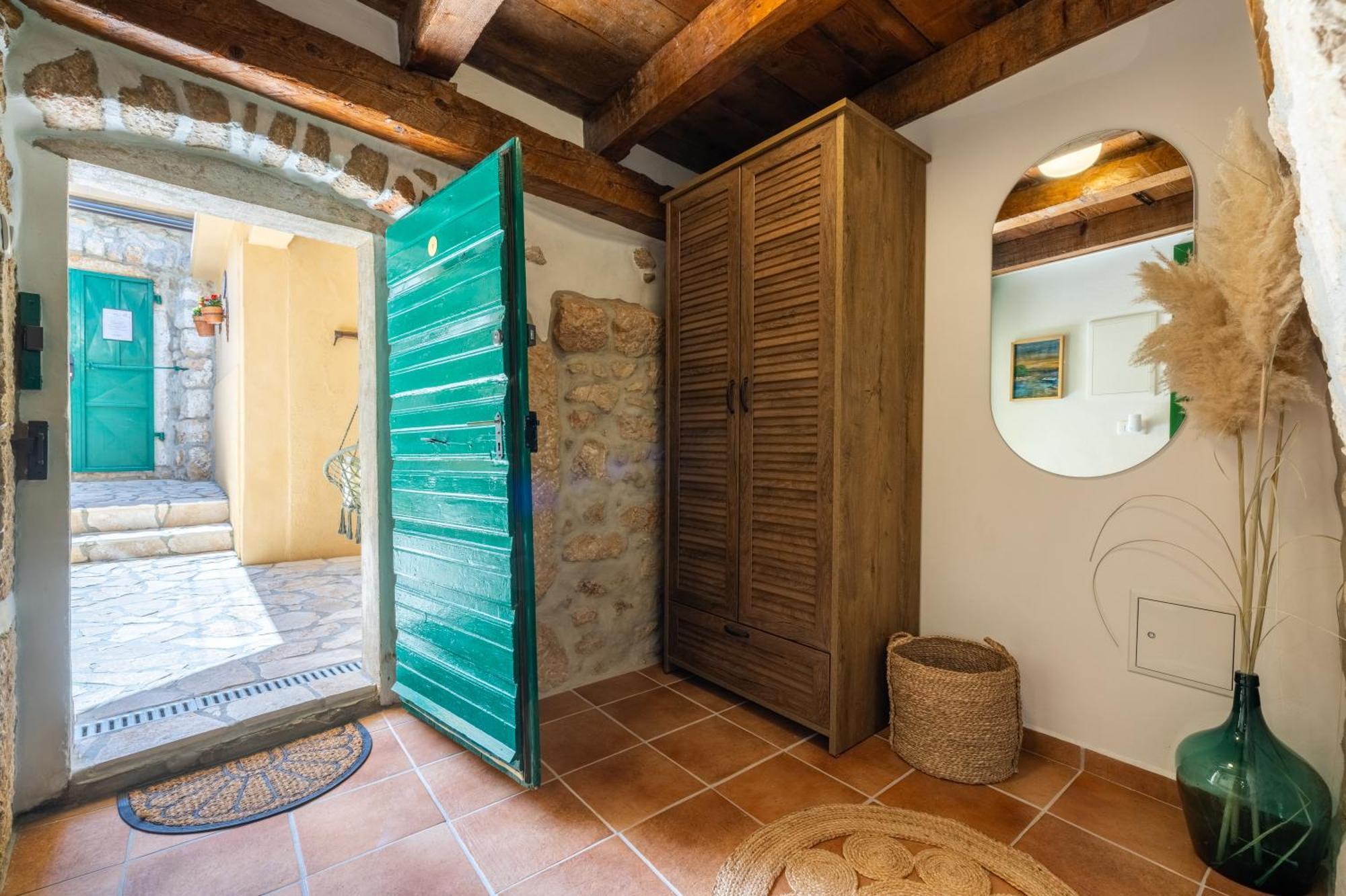 Villa Cocoon - Vacation Home With Heated Pool & Garden Bribir  Bagian luar foto