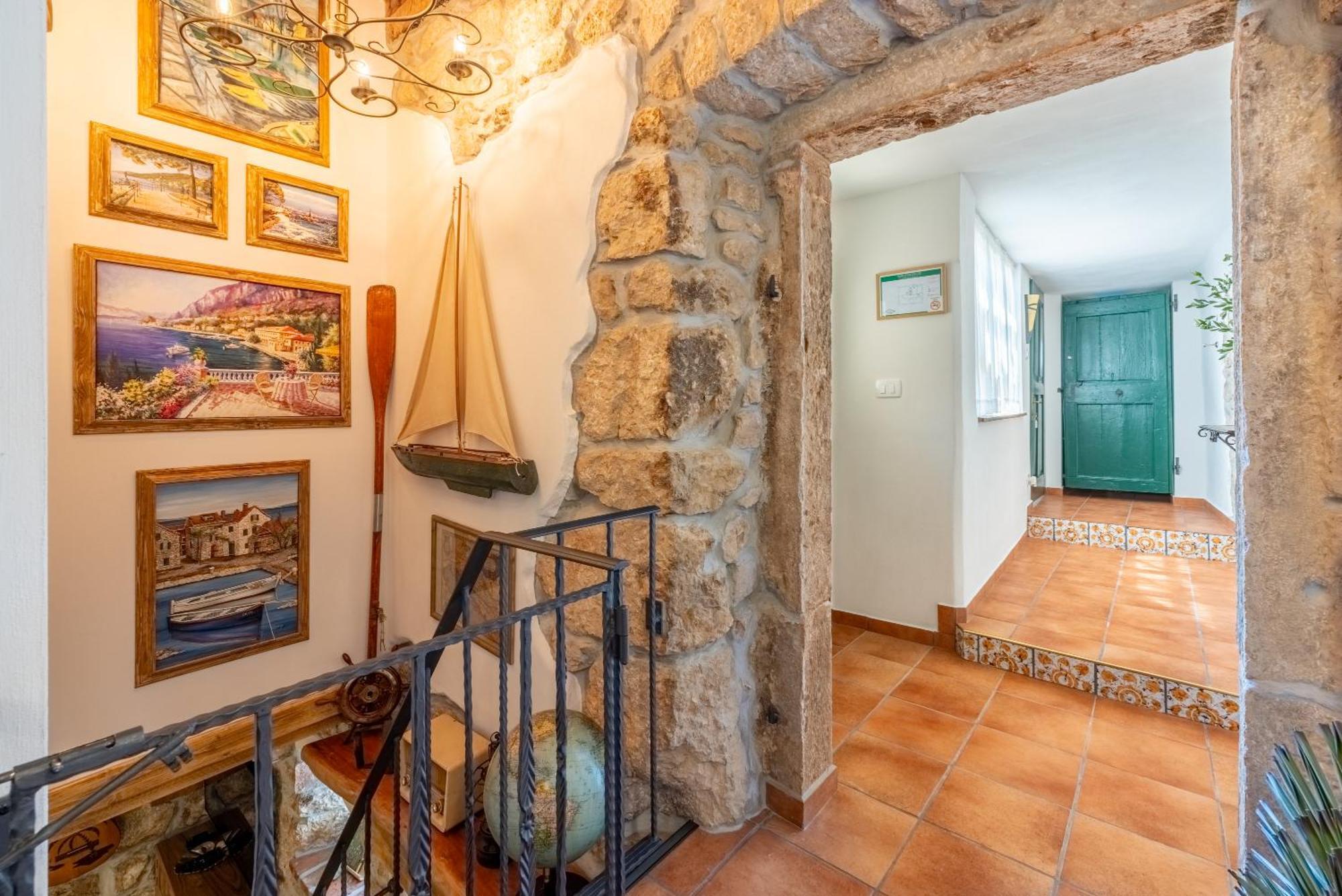 Villa Cocoon - Vacation Home With Heated Pool & Garden Bribir  Bagian luar foto