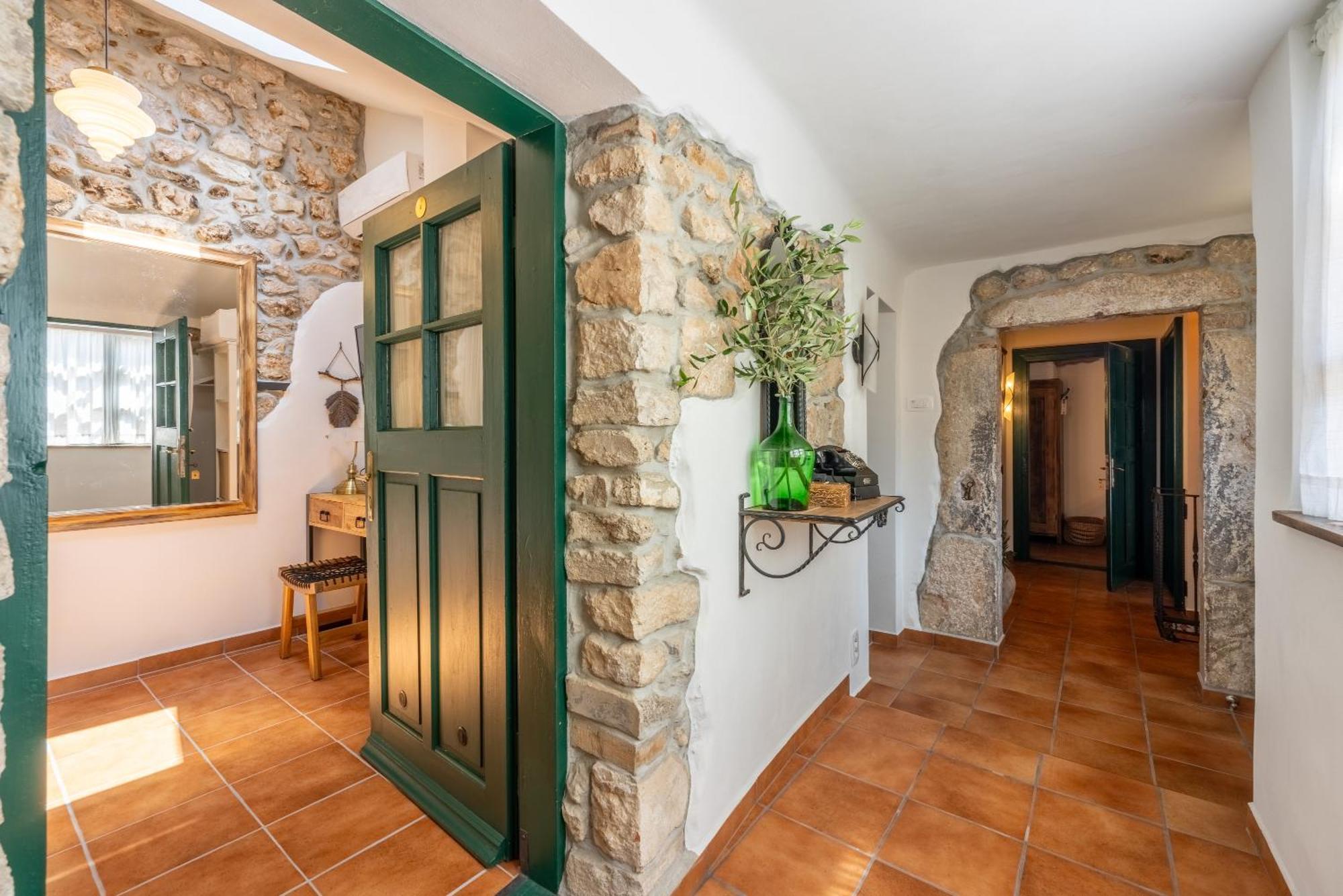 Villa Cocoon - Vacation Home With Heated Pool & Garden Bribir  Bagian luar foto