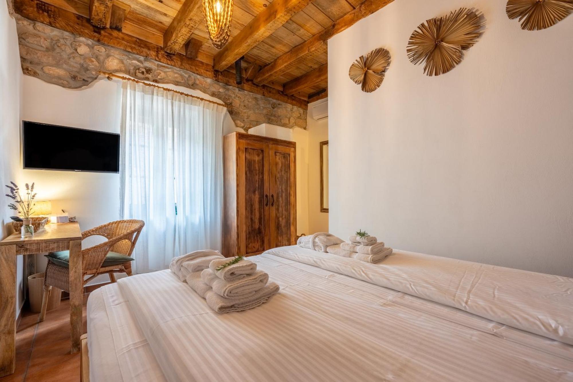 Villa Cocoon - Vacation Home With Heated Pool & Garden Bribir  Bagian luar foto