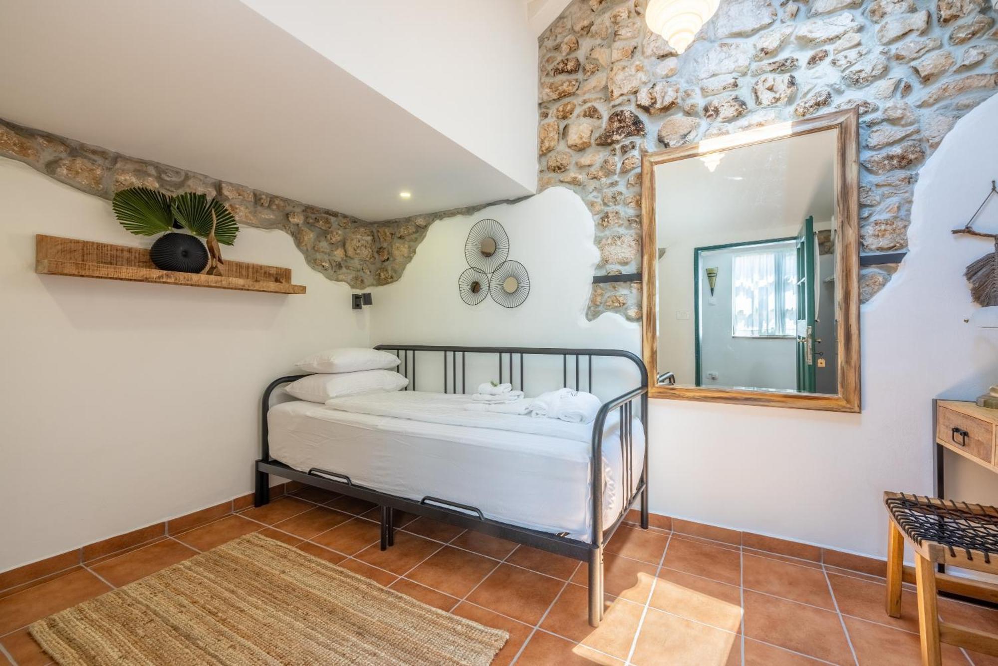 Villa Cocoon - Vacation Home With Heated Pool & Garden Bribir  Bagian luar foto
