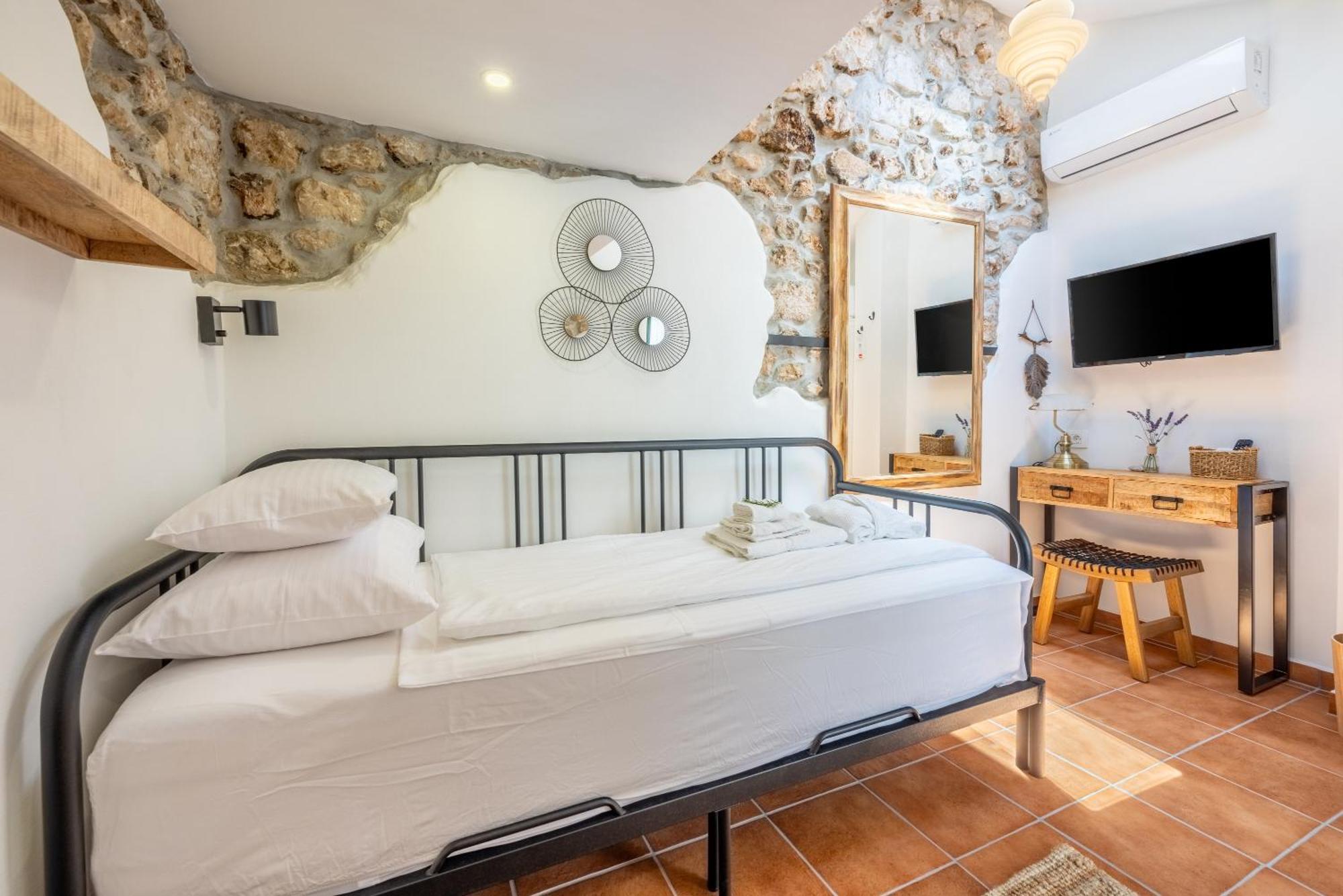 Villa Cocoon - Vacation Home With Heated Pool & Garden Bribir  Bagian luar foto